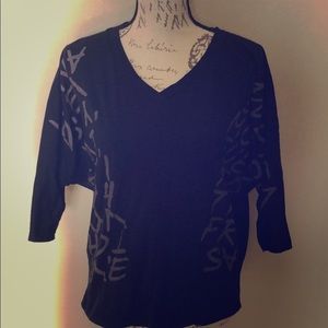5/$25 NWT V-Neck Oversized T-shirt